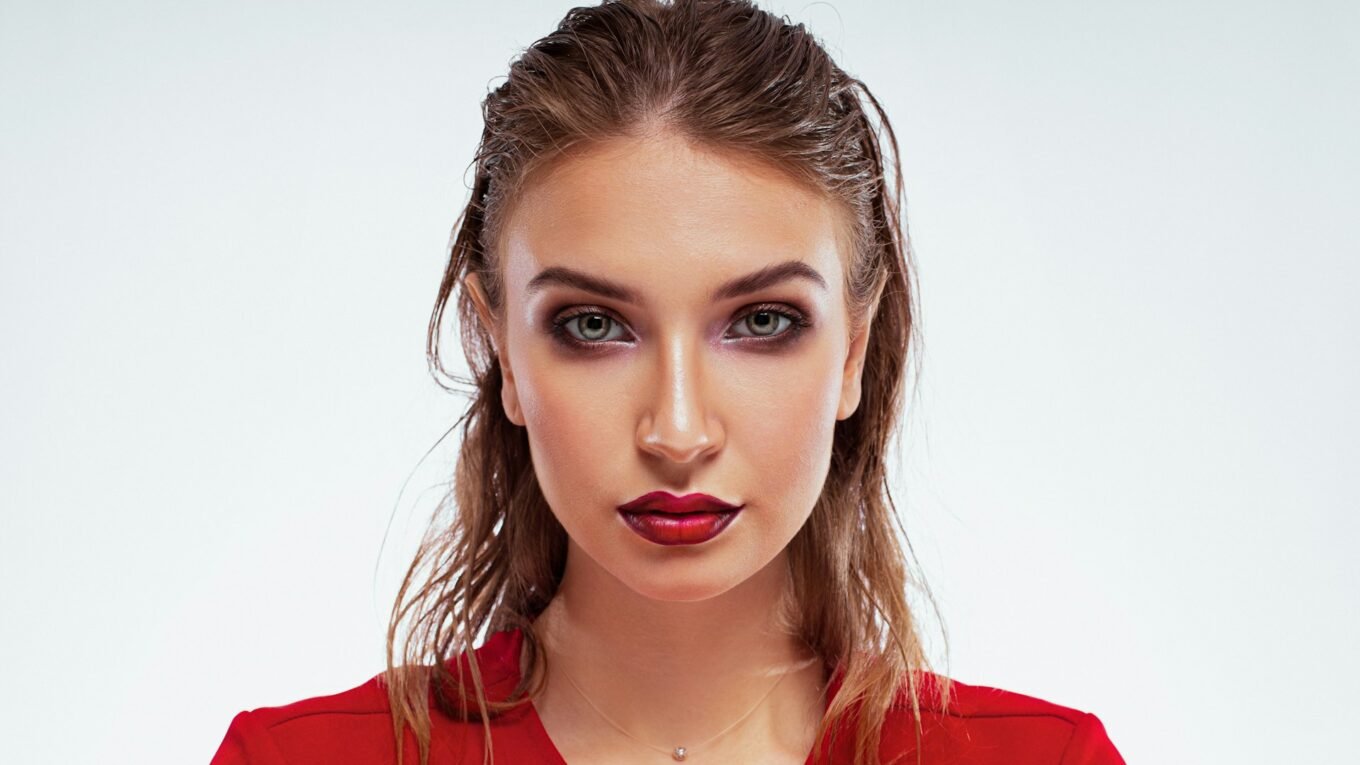 mulher maquiada